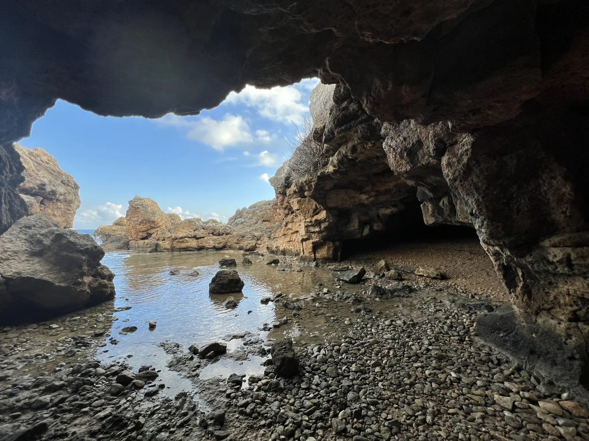 Mikis Theodorakis Caves